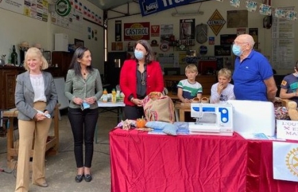 Remise d'une machine à coudre et lancement d'un concours pour les jeunes de l'Outil en Main